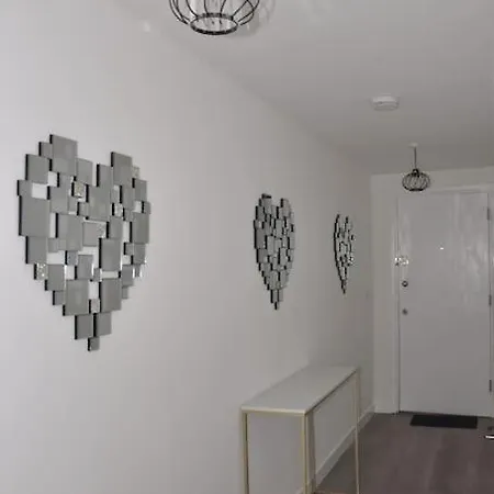 Stunning 2 Bedroom Apt Милтон-Кейнс Экстерьер фото