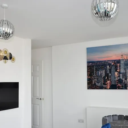Stunning 2 Bedroom Apt Милтон-Кейнс Экстерьер фото