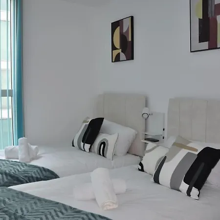 Stunning 2 Bedroom Apt Милтон-Кейнс Экстерьер фото