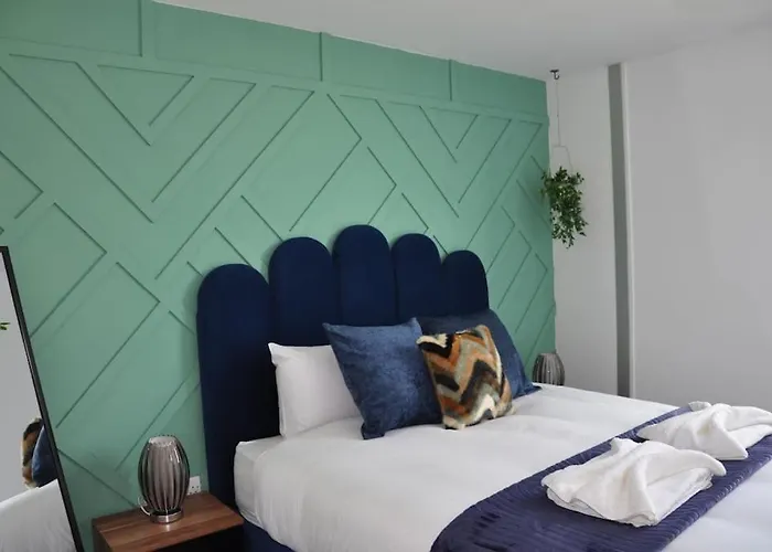 Stunning 2 Bedroom Apt