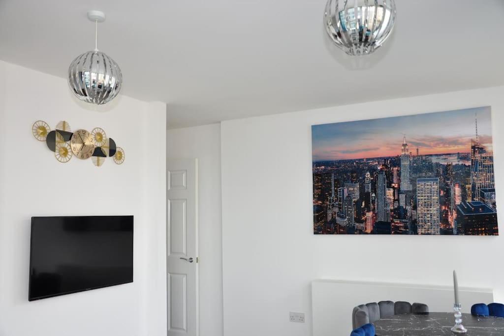 Apartment Stunning 2 Bedroom Milton Keynes